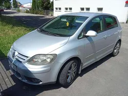 Reflexsilber metallic Gebraucht 2010 VW Golf Plus Cross Edition Van / Kleinbus | 1.900 €