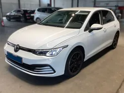 Weiß Gebraucht 2022 VW Golf VIII Life Limousine | 22.990 € (Etwas zu teuer)