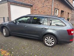 Grau Gebraucht 2015 Skoda Octavia Ambition Kombi | 12.300 € (Etwas zu teuer)
