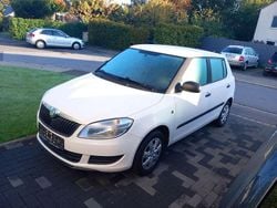 Weiß Gebraucht 2010 Skoda Fabia Classic Kleinwagen | 3.250 € (Fairer Preis)
