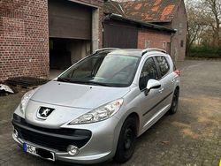 Silber Gebraucht 2009 Peugeot 207 Filou Kombi | 3.000 € (Guter Preis)