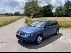 Blau Gebraucht 2002 Audi A4 Kombi | 2.000 € (Fairer Preis)