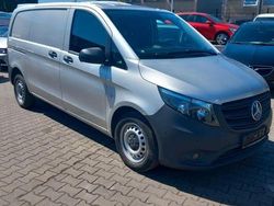 Brillantsilber metallic Gebraucht 2022 Mercedes Vito Van / Kleinbus | 19.500 €