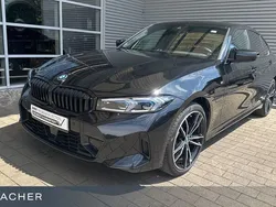 Saphirschwarz metallic Gebraucht 2024 BMW 330e Efficient Dynamics Limousine | 46.690 € (Fairer Preis)