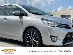 Silber Gebraucht 2017 Toyota Verso Edition-S Van / Kleinbus | 11.999 €