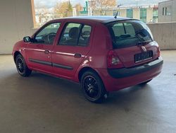 Rot Gebraucht 2004 Renault Clio II Authentique Limousine | 1.450 € (Fairer Preis)