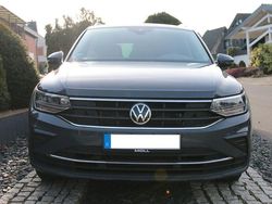 Grau Gebraucht 2021 VW Tiguan Life SUV | 25.900 € (Etwas zu teuer)