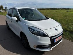 Weiß Gebraucht 2012 Renault Scénic III Dynamique Van / Kleinbus | 3.499 € (Guter Preis)