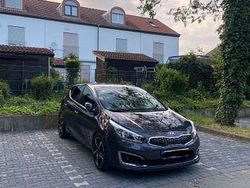 Grau Gebraucht 2017 Kia Ceed Platinum Edition Kleinwagen | 13.000 € (Fairer Preis)
