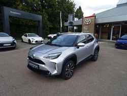 Shimmering silver Gebraucht 2023 Toyota Yaris Cross Team SUV | 24.990 € (Fairer Preis)
