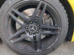 Gelb Gebraucht 2019 Mercedes A250 AMG line Limousine | 26.000 € (Etwas zu teuer)