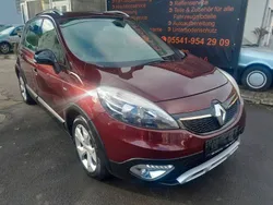 Rot Gebraucht 2013 Renault Scénic III Bose Edition Van / Kleinbus | 5.499 € (Guter Preis)