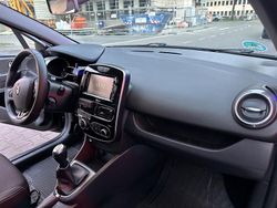 Schwarz Gebraucht 2017 Renault Clio IV LIMITED Kleinwagen | 7.500 € (Fairer Preis)