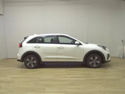 Ud schneeweiss Gebraucht 2021 Kia Niro Edition 7 SUV | 16.980 € (Fairer Preis)