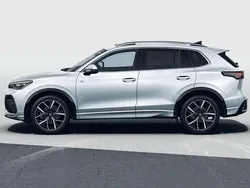 Deep black perleffekt Neu 2025 VW Tiguan R-line SUV | 50.276 € (Guter Preis)