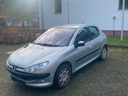 Grau Gebraucht 2004 Peugeot 206 Kleinwagen | 1.250 € (Fairer Preis)