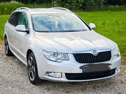 Silber Gebraucht 2012 Skoda Superb Elegance Kombi | 9.499 € (Fairer Preis)