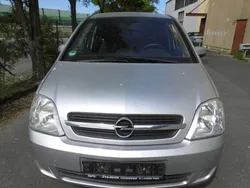 Silber Gebraucht 2003 Opel Meriva Van / Kleinbus | 1.900 € (Teuer)