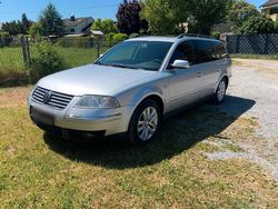 Silber Gebraucht 2001 VW Passat Highline Kombi | 2.600 € (Guter Preis)