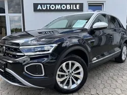 Deep black perleffekt / dach w Gebraucht 2024 VW T-Roc Style SUV | 29.479 € (Guter Preis)