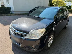 Schwarz Gebraucht 2009 Opel Astra Kombi | 1.599 € (Guter Preis)