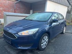 Blau Gebraucht 2015 Ford Focus Ambiente Limousine | 7.990 € (Fairer Preis)