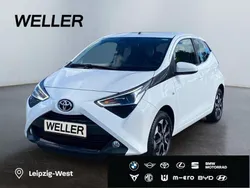 Weiß Gebraucht 2021 Toyota Aygo X-play Kleinwagen | 12.190 € (Fairer Preis)