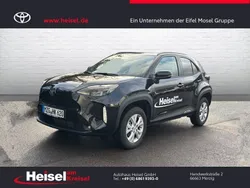 Schwarz Gebraucht 2024 Toyota Yaris Cross Team SUV | 28.990 € (Fairer Preis)