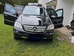 Schwarz Gebraucht 2006 Mercedes ML320 SUV | 8.200 €