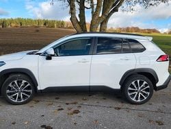 Weiß Gebraucht 2023 Toyota Corolla Cross Team SUV | 30.900 € (Guter Preis)