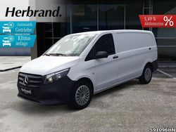 Weiß Gebraucht 2024 Mercedes Vito Van / Kleinbus | 39.568 € (Teuer)
