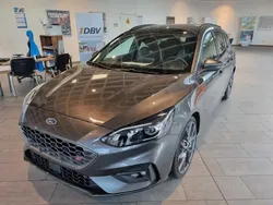 Magnetic metallic grau Gebraucht 2023 Ford Focus ST Kombi | 38.990 € (Etwas zu teuer)