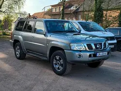 Grau Gebraucht 2005 Nissan Patrol SUV | 14.900 € (Fairer Preis)