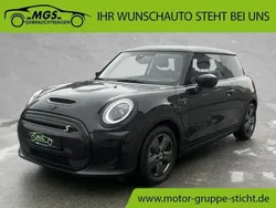 Midnight black Gebraucht 2023 Mini Cooper SE Essential Kleinwagen | 20.990 € (Guter Preis)