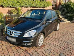 Schwarz Gebraucht 2011 Mercedes B180 Van / Kleinbus | 5.500 €