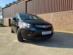 Mahogany brown (p2/so) Gebraucht 2015 Opel Zafira Edition Van / Kleinbus | 10.499 € (Teuer)