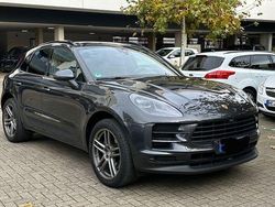 Grau Gebraucht 2021 Porsche Macan SUV | 56.000 € (Etwas zu teuer)