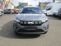 Grau Gebraucht 2025 Dacia Jogger Extreme Van / Kleinbus | 26.940 € (Fairer Preis)