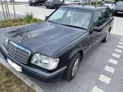 Grau Gebraucht 1995 Mercedes E220 Kombi | 2.250 €