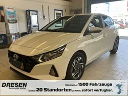 Weiss Gebraucht 2022 Hyundai i20 Edition 30 Limousine | 18.481 € (Fairer Preis)