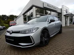 Silber Gebraucht 2024 VW Passat Style Kombi | 46.990 €