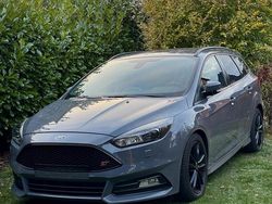 Grau Gebraucht 2016 Ford Focus ST Kombi | 13.200 € (Fairer Preis)
