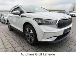 Weiß Gebraucht 2024 Skoda Enyaq iV Loft SUV | 38.990 € (Guter Preis)