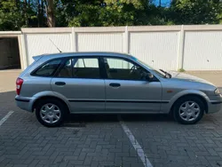 Silber Gebraucht 2001 Mazda 323 Kombi | 2.450 €