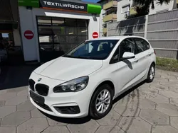 Weiß Gebraucht 2016 BMW 218 Active Tourer Advantage Van / Kleinbus | 10.900 € (Fairer Preis)