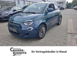Grün (ozeangrünmet.) Gebraucht 2023 Fiat 500e Limousine | 24.950 € (Etwas zu teuer)