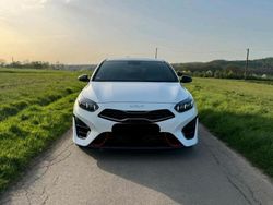 Weiß Gebraucht 2023 Kia ProCeed GT Kleinwagen | 27.500 € (Guter Preis)