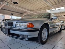 Titansilber Gebraucht 1998 BMW 750 Limousine | 43.500 €