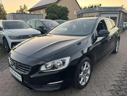Schwarz Gebraucht 2015 Volvo V60 Momentum Kombi | 12.499 € (Fairer Preis)