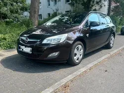 Braun Gebraucht 2012 Opel Astra Kombi | 3.600 € (Guter Preis)